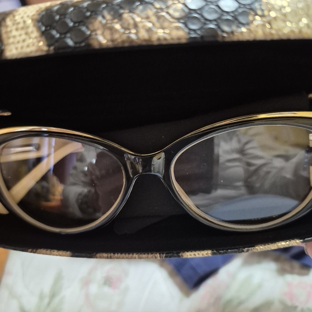 Reading Glasses With Box - Picture 3 of 4